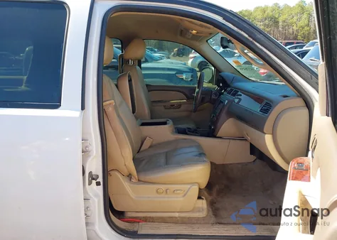 2010 Chevrolet Tahoe Lt z USA, uszkodzony, nr VIN 1GNUCBE06AR278855